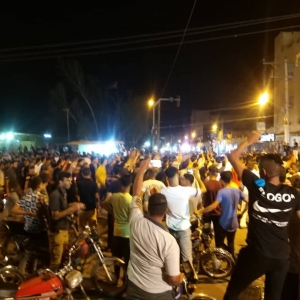 خرج عدد من المواطنيين الاحوازيين في مدينتي الحميدية و البسيتين مساء اليوم الخميس