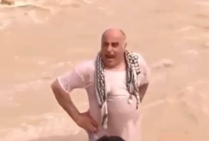 سلطات الاحتلال تعتقل شيخ خلف المهلهل بتهمة انقاذ الاطفال و النساء من الغرق بمياه السيول