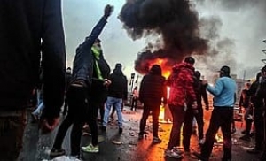 الأحوازيون المنتفضون يعلنون عن مطالبهم العادلة في انتفاضة العطش